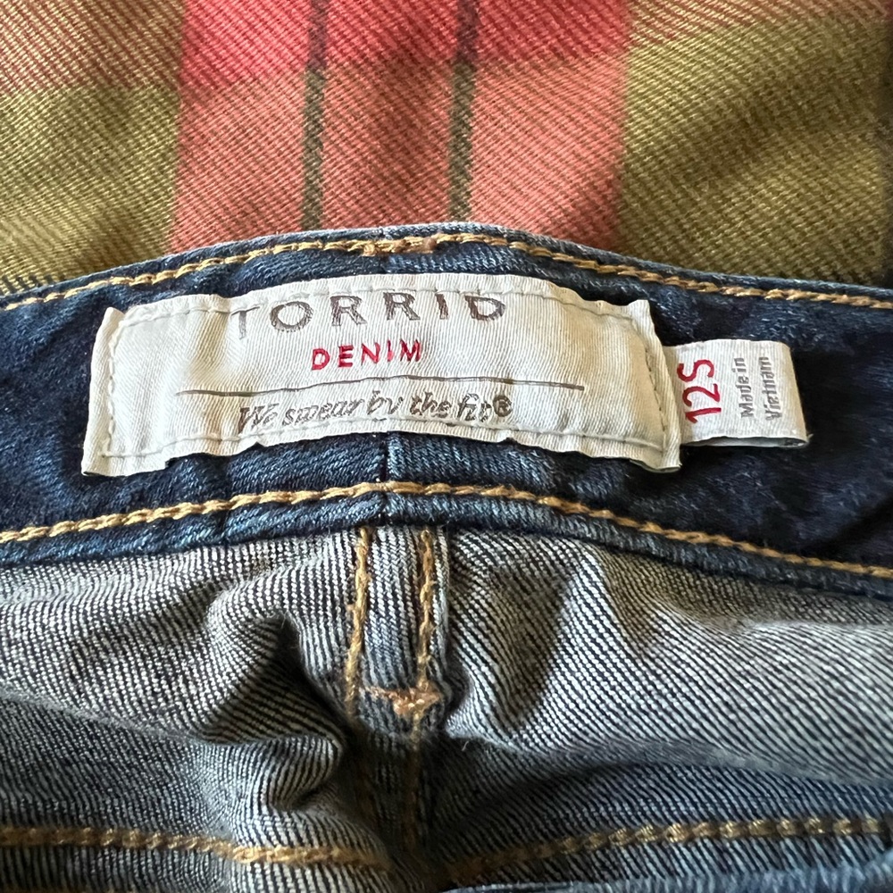 Distressed jeans - Picture 5 of 9